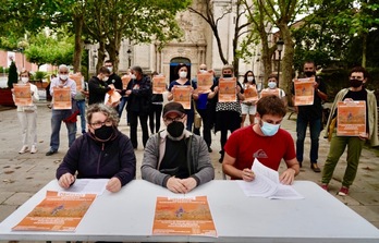 Rueda de prensa del Sindicato de Inquilinas de Bilbo para informar sobre el desahucio de carlos. (Marisol RAMIREZ/FOKU)