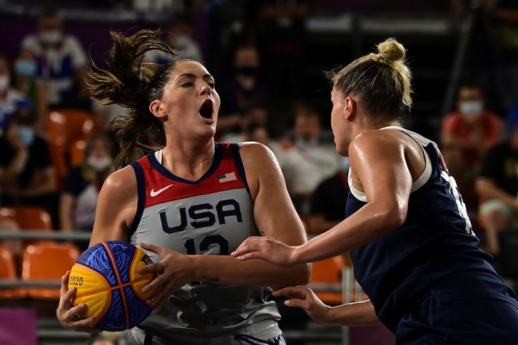 Stefanie Dolson ha resultado clave en el triunfo norteamericano en la final femenina del Basket 3x3. (Javier SORIANO / AFP PHOTO)