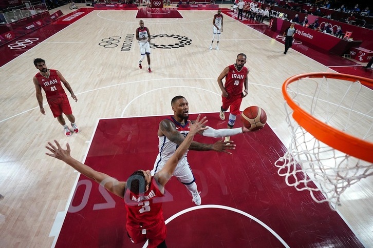 Un Lillard más entonado ha liderado el despertar de los Estados Unidos. (Charlie NEIBERGALL / AFP PHOTO)