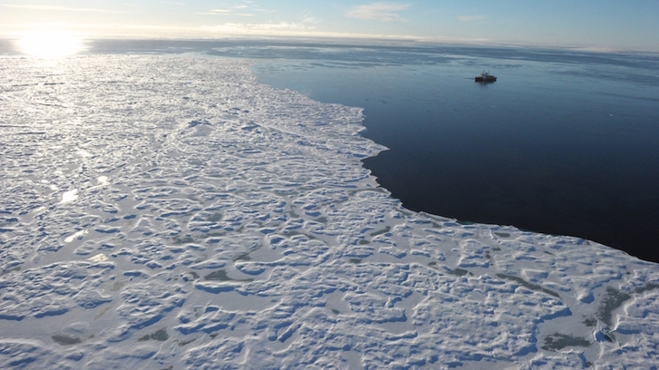 Los productos químicos eternos afloran en las zonas cercanas al deshielo del Ártico. (AFP)