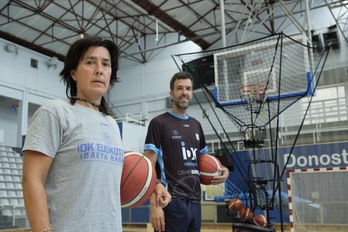 Azu Muguruza y Jon Santanaria, respopnsables del proyecto de desarrollo de talentos de IDK Euskotren. (Jon URBE / FOKU)