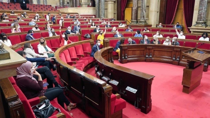 Una de las votaciones que se han llevado a cabo este jueves en la sesión plenaria. (Parlament de Catalunya)