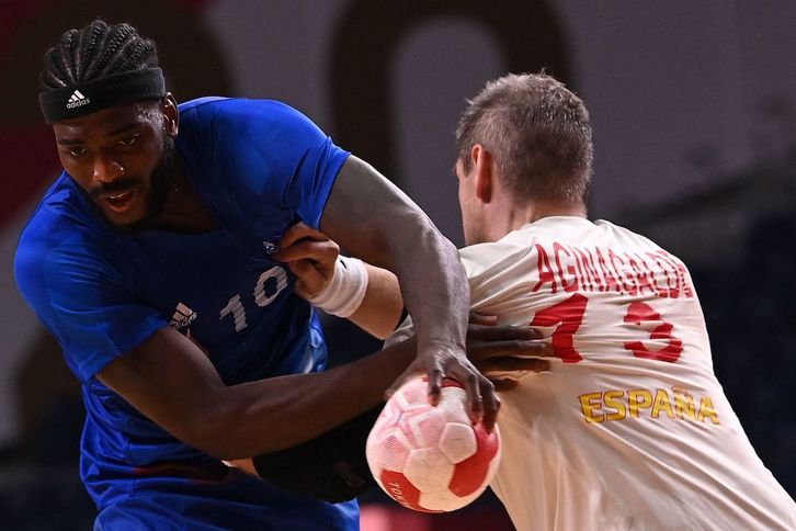 Julen Aginagalde Dika Dem oztopatu nahian. (Martin BERNETTI/AFP)