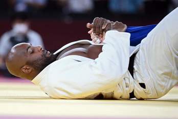 Teddy Riner, Tamerlav Bashaev errusiarraren aurkako lehian. (Franck FIFE/AFP)