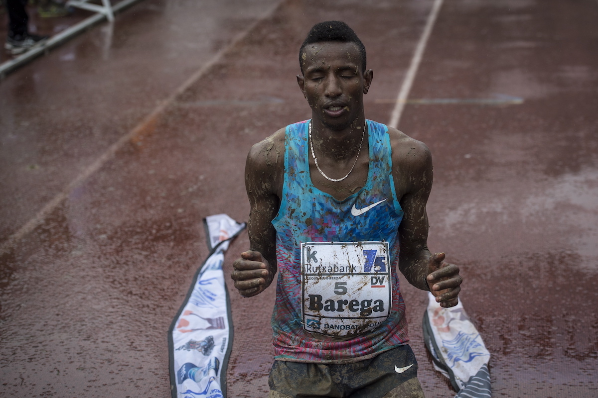 Selemon Barega, en la meta del Cross de Elgoibar. (Gorka RUBIO / FOKU)