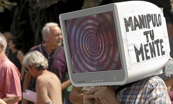 Un 20% de los estadounidenses «cree» que las vacunas llevan microchips.