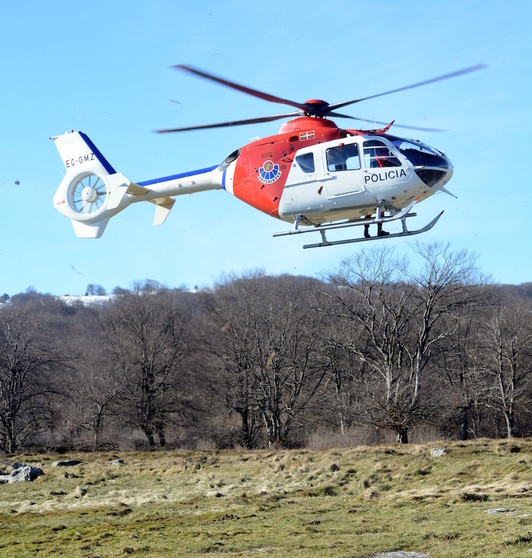 El helicóptero de la Ertzaintza se dispone a aterrizar. (ERTZAINTZA)