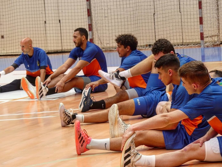 Ilusioz ekin diote Bidasoako jokalariek denboraldi berriari. (BIDASOA-IRUN)