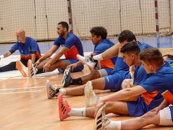 Ilusioz ekin diote Bidasoako jokalariek denboraldi berriari. (BIDASOA-IRUN)