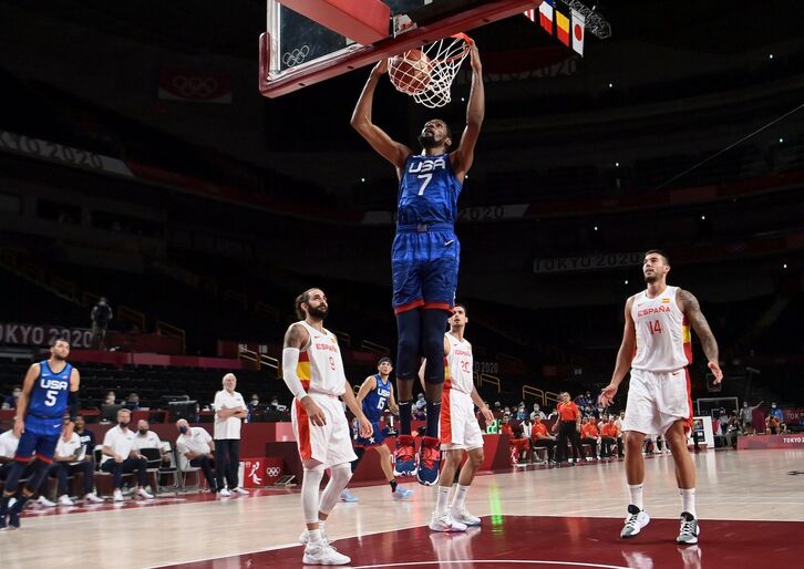 Durant ha sido el mejor jugador de EEUU, con 28 puntos. (Aris MESSINIS/AFP)