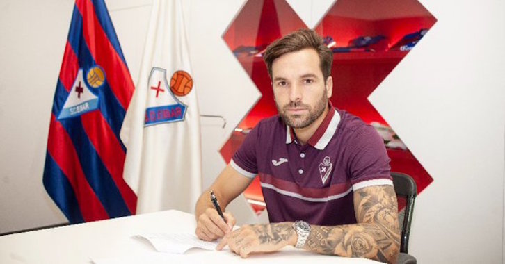 Toño Garcíaren fitxaketarekin defentsa osatu dute armaginek. (SD Eibar)