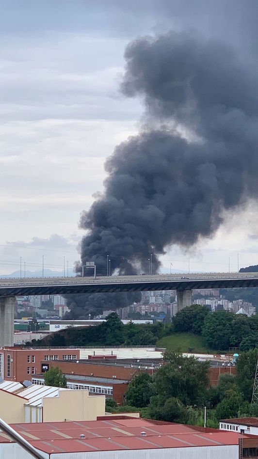 El humo ha sido perfectamente visible desde Bilbo. (A.G.)