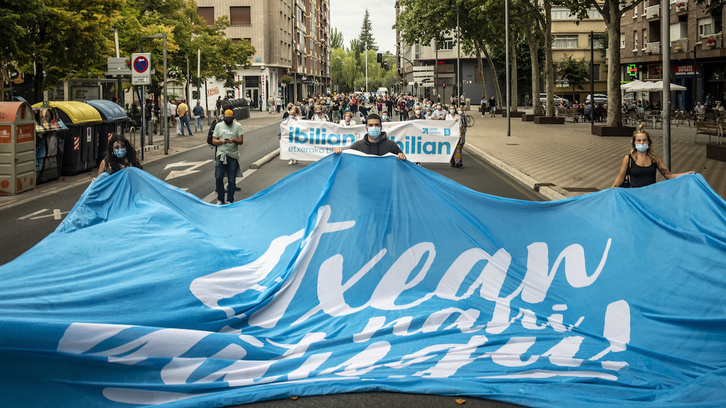 Inicio de la manifestación de Sare en Gasteiz. (Jaizki FONTANEDA/FOKU)