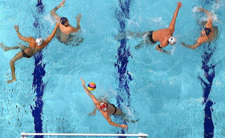 Munarriz, argazkiaren eskuin aldean. (Angela WEISS / AFP)