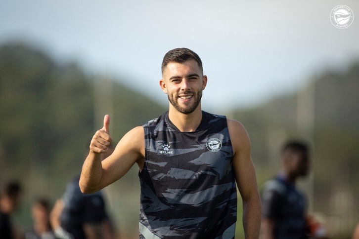 Luis Rioja se ha unido al grupo. (@ALAVES)