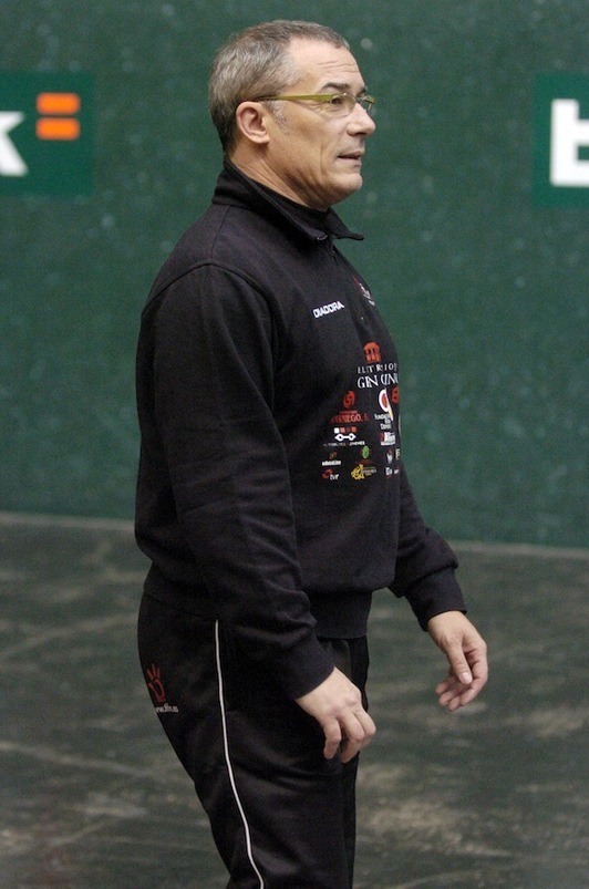 Joaquín Plaza, en una elección de material con Titín III. (Juanan RUIZ / FOKU)