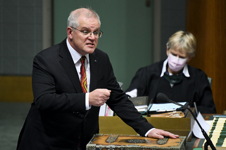 El primer ministro australiano, Scott Morrison, advirtiendo que Australia indemnizará a miles de indígenas «robados» de niños. (AAPIMAGE / DPA)