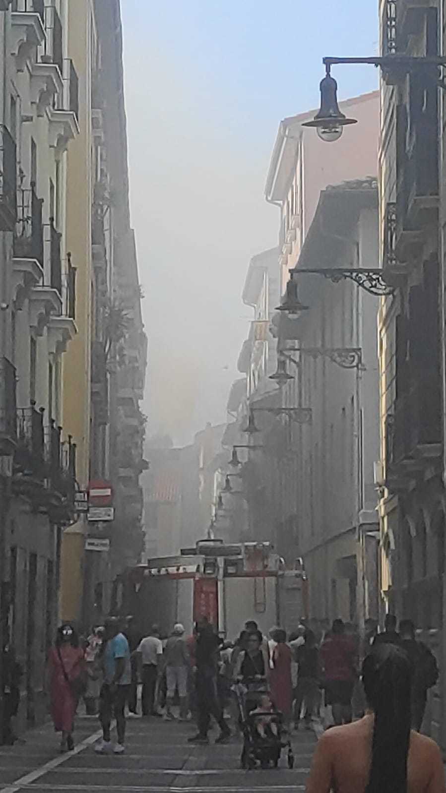 El incendio provocó una gran humareda. (NAIZ)