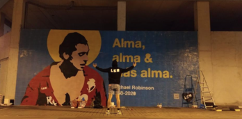 Mural de Michael Robinson en Iruñea. (LKN)