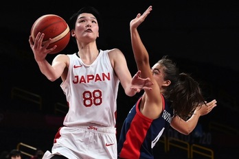 Himawari Akaho, el principal estilete japonés en su victoria sobre Francia. (Aris MESSINIS / AFP PHOTO)