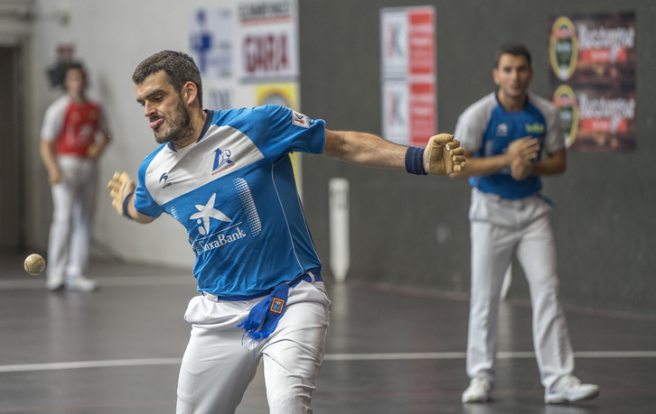 Erasoan gehiegi asmatu ez badu ere, lanerako prest agertzea nahikoa izan du Ezkurdiak. (Andoni CANELLADA/FOKU)