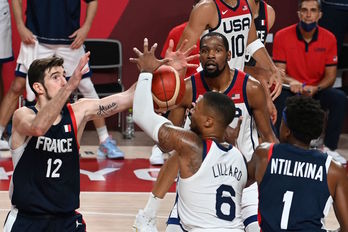 EEUU ha conseguido su cuarto oro olímpico consecutivo en baloncesto al imponerse a Francia. (Mohd RASDAN/AFP)
