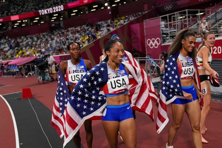 Con el oro en los 4x400 metros, undécima medalla para Allyson Felix. (David J. PHILLIP / AFP PHOTO)
