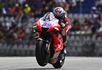 Jorge Martín, de Ducati, a la búsqueda de la «pole position» en MotoGP. (Joe KLAMAR / AFP PHOTO)