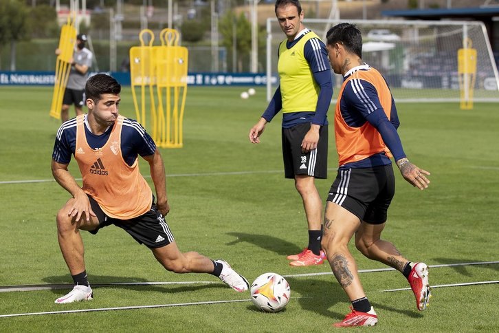 Imagen de una sesión de entrenamiento en Tajonar. (@CAOSASUNA)