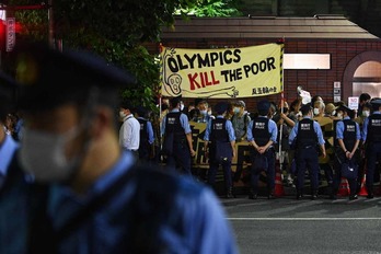 Tokioko hiritarren protesta itxiera ekitaldian zehar. (Philip FONG / AFP)