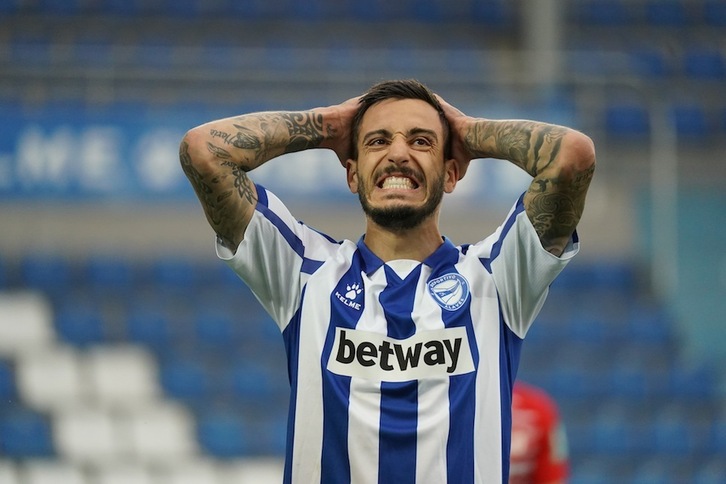 La situación de Joselu Mato sigue sin estar clara aunque el Alavés confía en que siga en Gasteiz. (Endika PORTILLO / FOKU)