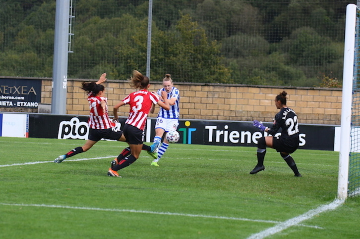 Realak azken bi edizioak irabazi ditu. Irudian, Franssiren erremate bat iazko finalean. (Endika Portillo/FOKU)