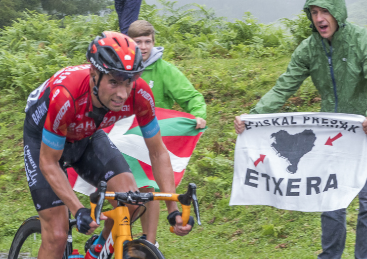 Mikel Landa, en su vuelta en la Klasikoa tras su caída del Giro. (Andoni CANELLADA/FOKU)