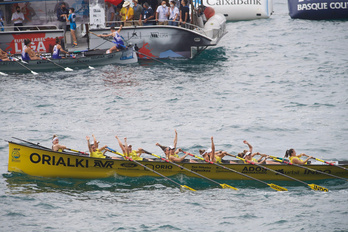 Orioko arraunlariak garaipena ospatzen. (Jon URBE / FOKU)