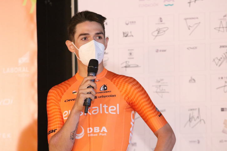 Xabier Mikel Azparren, en la presentación del equipo Euskadi-Euskaltel. (Oskar MATXIN / FOKU)