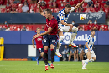 Kike García, que ha debutado oficialmente con la camiseta rojilla, ha tenido un par de buenas ocasiones. (Iñigo URIZ / FOKU)