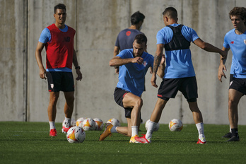 El duro trabajo realizado en pretemporada tiene ahora que plasmarlo el Athletic en su estreno liguero. (Aritz LOIOLA/FOKU)