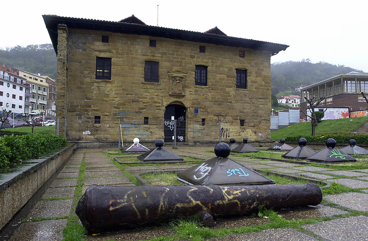 Okendo kultur etxearen ondoan kokatutako litzateke GOe proiektua. (imanol OTEGI / FOKU)