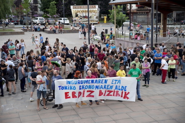 Erdiz Bizirik plataformak 2019an Elizondon egindako elkarretaratzea. (Iñigo URIZ/FOKU)