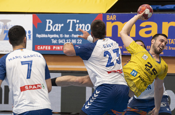 Jon Azkue, pasa den denboraldiko azken norgehiagokan, Granollersen aurka. (Juan Carlos RUIZ / FOKU)