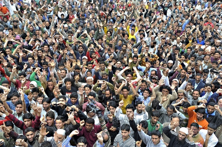 Entierro-homenaje en Srinagar, Kashmir, a Bin Laden tras su muerte en un operativo estadounidense en 2011 en Pakistán. (TAUSEEF MUSTAFA-AFP)