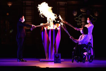 El encendido del pebetero suele ser uno d elos momentos más especiales de la ceremonia de inaguración de los Juegos Paralímpicos. (AFP)