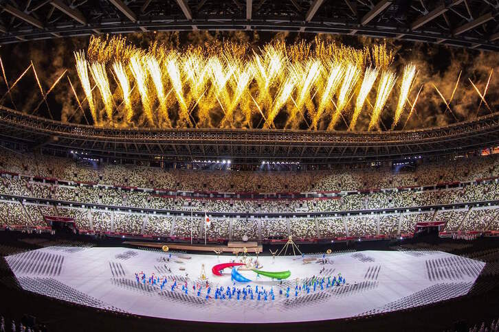 Imagen general del estadio olímpico de Tokio durante la gala de inauguración. (AFP)