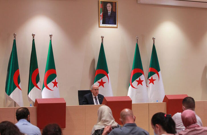 El ministro de Exteriores argelino, Ramtane Lamamra, durante la conferencia de prensa. (AFP)