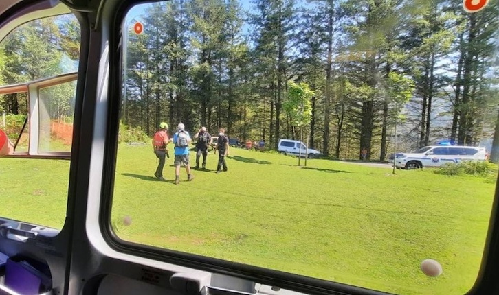 Final del rescate de un montañero por parte de la Ertzaintza en Peñas de Aia. (Ertzaintza)