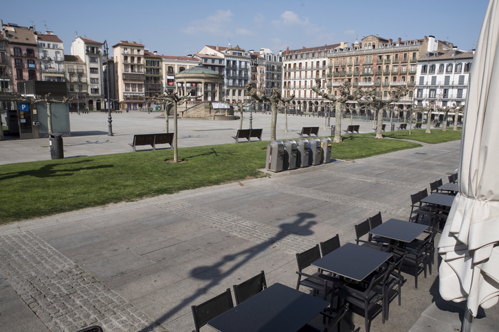 La Plaza del Castillo, vacía durante el confinamiento de hace 17 meses. (Iñigo URIZ | FOKU)