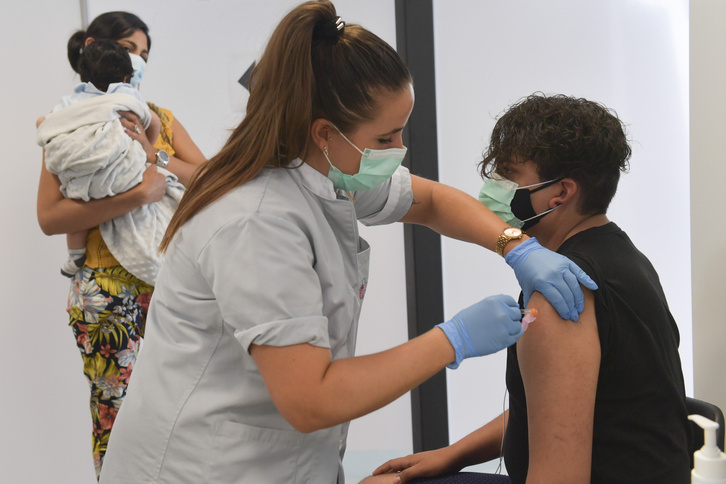 Vacunación sin cita previa ya hoy en Forem y también en Tutera. (Idoia ZABALETA | FOKU)