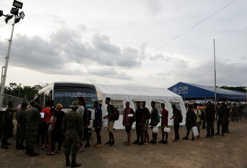 Un tramo del largo viaje con destino a Estados Unidos se hace en autobús. (Rogelio FIGUEROA | AFP) Un tramo del largo viaje con destino a Estados Unidos se hace en autobús. (Rogelio FIGUEROA | AFP)