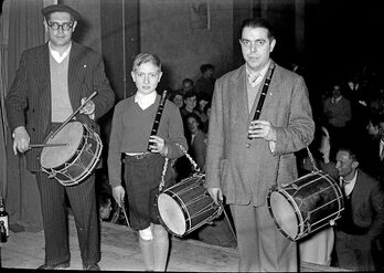 Manolo Garcia de Andoin, ezkerrean, Justo Agirrezabalekin eta Iñaki Perez Viñegrarekin (ARQUE/AMVG)