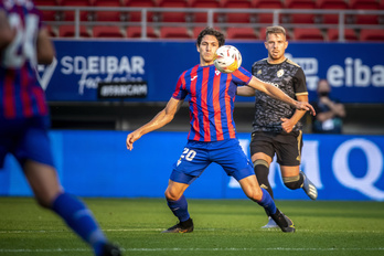 Tras sus dos primeros tropiezos, el Eibar busca en Burgos su primera victoria de la temporada. (Jaizki FONTANEDA/FOKU)
